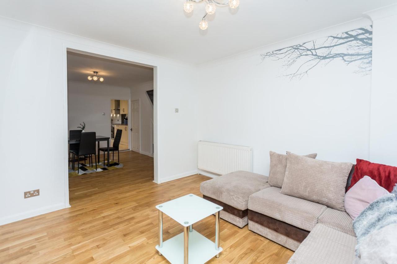 The White & Warm, Free Parking & Wifi, 8 Beds Villa Colchester Kültér fotó