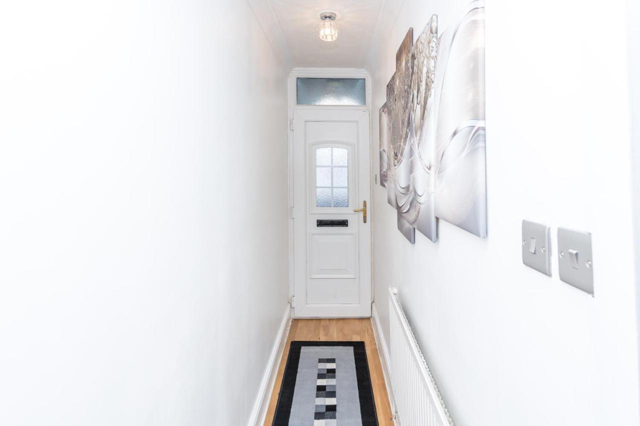 The White & Warm, Free Parking & Wifi, 8 Beds Villa Colchester Kültér fotó